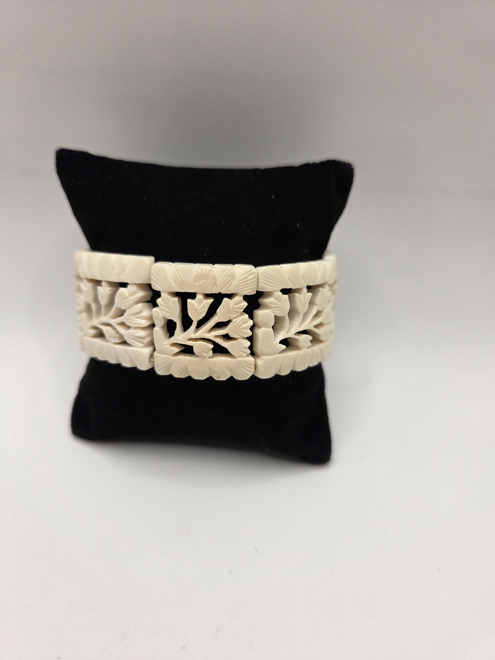 1718. Vintage Carved Cream Bovine Bone Floral Stretch Bracelet